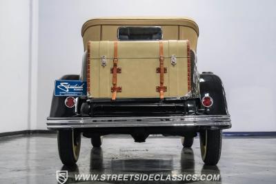 1932 Ford Model 18 V-8 Roadster Deluxe