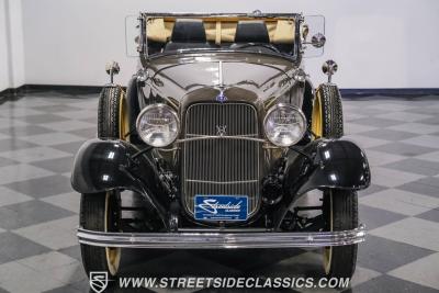1932 Ford Model 18 V-8 Roadster Deluxe