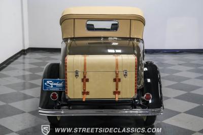 1932 Ford Model 18 V-8 Roadster Deluxe