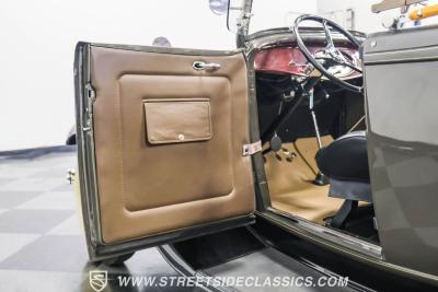 1932 Ford Model 18 V-8 Roadster Deluxe