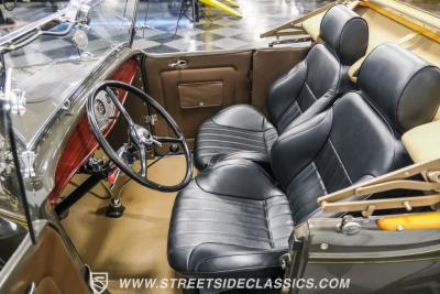 1932 Ford Model 18 V-8 Roadster Deluxe