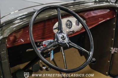 1932 Ford Model 18 V-8 Roadster Deluxe