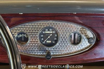 1932 Ford Model 18 V-8 Roadster Deluxe