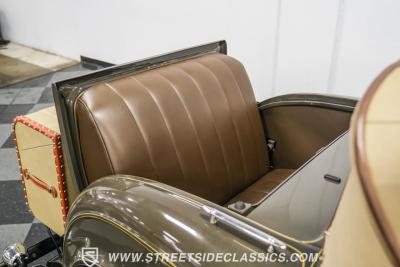 1932 Ford Model 18 V-8 Roadster Deluxe