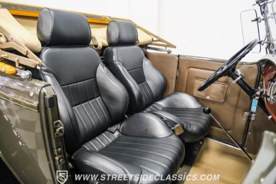 1932 Ford Model 18 V-8 Roadster Deluxe