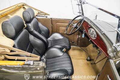 1932 Ford Model 18 V-8 Roadster Deluxe