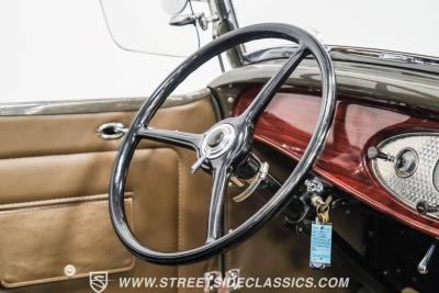 1932 Ford Model 18 V-8 Roadster Deluxe