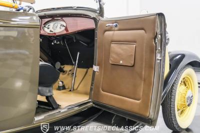 1932 Ford Model 18 V-8 Roadster Deluxe