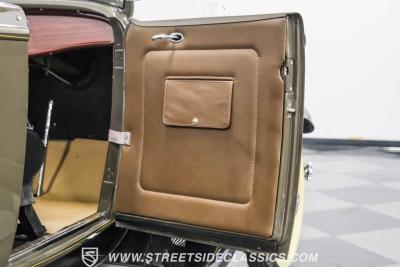 1932 Ford Model 18 V-8 Roadster Deluxe