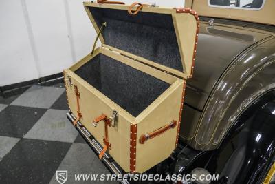 1932 Ford Model 18 V-8 Roadster Deluxe