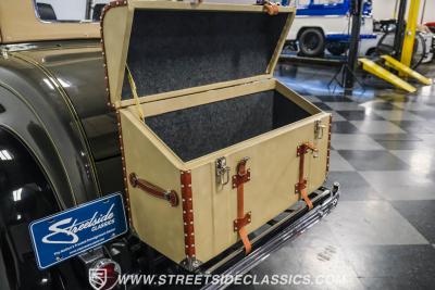 1932 Ford Model 18 V-8 Roadster Deluxe