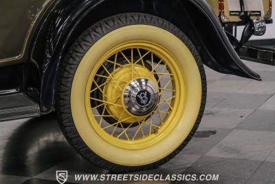 1932 Ford Model 18 V-8 Roadster Deluxe