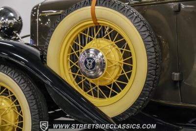 1932 Ford Model 18 V-8 Roadster Deluxe