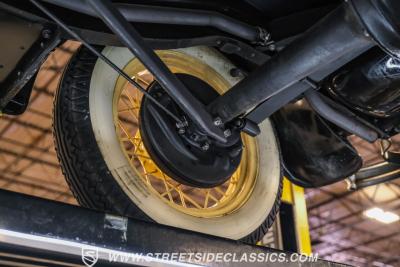 1932 Ford Model 18 V-8 Roadster Deluxe