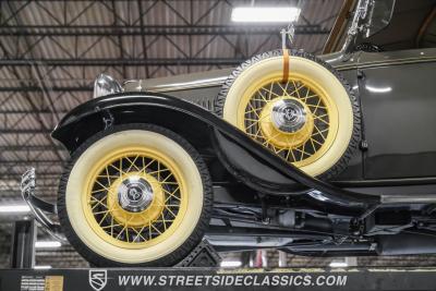 1932 Ford Model 18 V-8 Roadster Deluxe
