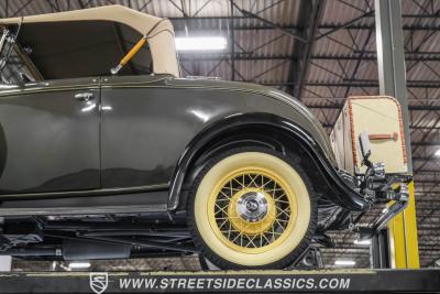 1932 Ford Model 18 V-8 Roadster Deluxe