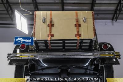 1932 Ford Model 18 V-8 Roadster Deluxe