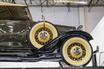 1932 Ford Model 18 V-8 Roadster Deluxe