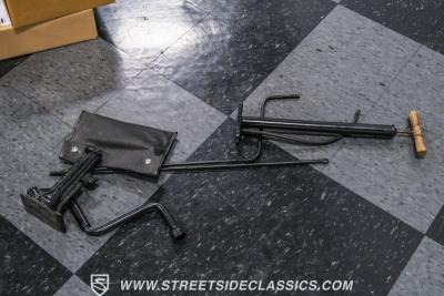 1932 Ford Model 18 V-8 Roadster Deluxe