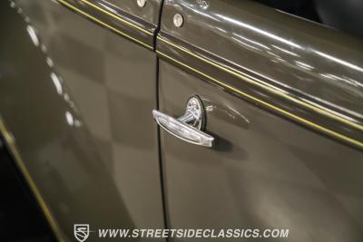 1932 Ford Model 18 V-8 Roadster Deluxe