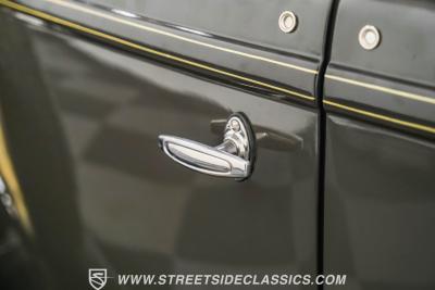 1932 Ford Model 18 V-8 Roadster Deluxe