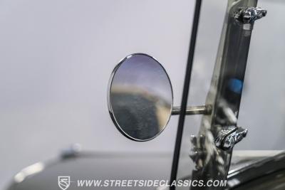 1932 Ford Model 18 V-8 Roadster Deluxe