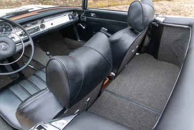 1970 Mercedes - Benz SL 280 Pagode