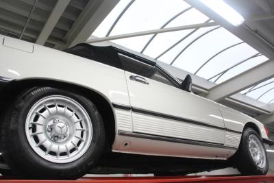 1977 Mercedes - Benz Mercedes Benz 280 SL &ldquo;Classicweiss&rdquo;