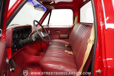 1976 Chevrolet C10 Custom Deluxe Stepside