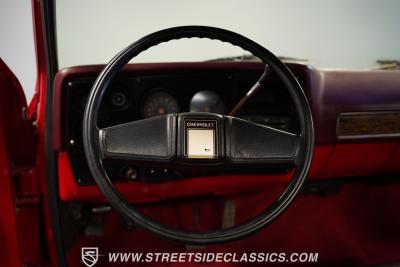 1976 Chevrolet C10 Custom Deluxe Stepside