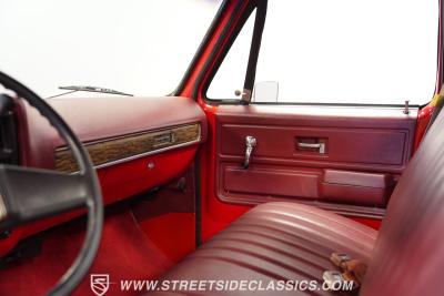 1976 Chevrolet C10 Custom Deluxe Stepside