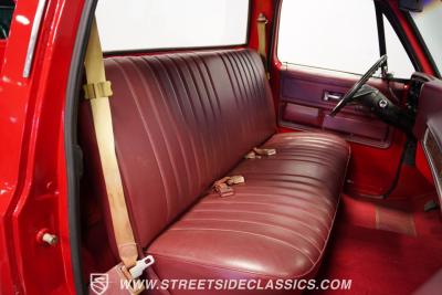 1976 Chevrolet C10 Custom Deluxe Stepside