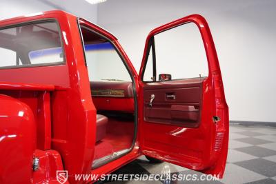 1976 Chevrolet C10 Custom Deluxe Stepside