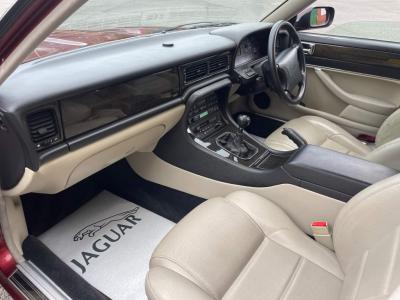 1995 Jaguar XJR