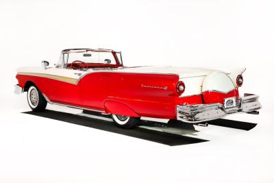 1957 Ford Fairlane 500 Skyliner