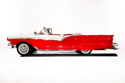 1957 Ford Fairlane 500 Skyliner