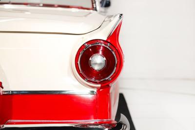 1957 Ford Fairlane 500 Skyliner