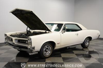 1966 Pontiac GTO Tri Power