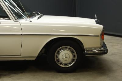 1970 Mercedes - Benz Mercedes Benz 280 SE Automatic &ldquo;Floor shifter&rdquo; Trade-in car