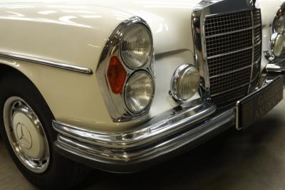 1970 Mercedes - Benz Mercedes Benz 280 SE Automatic &ldquo;Floor shifter&rdquo; Trade-in car