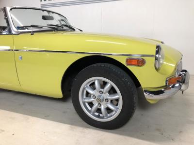 1975 MG B convertible