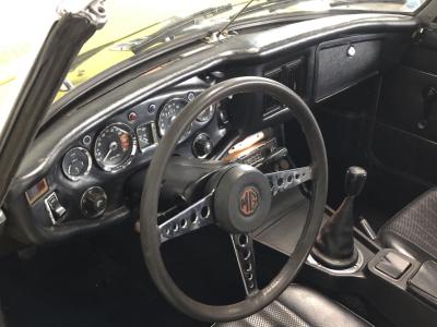 1975 MG B convertible
