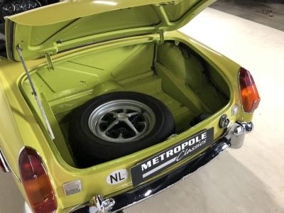 1975 MG B convertible