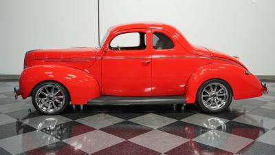 1939 Ford Deluxe Restomod