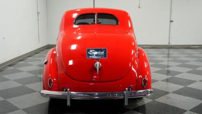 1939 Ford Deluxe Restomod