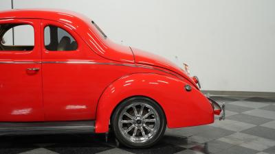 1939 Ford Deluxe Restomod