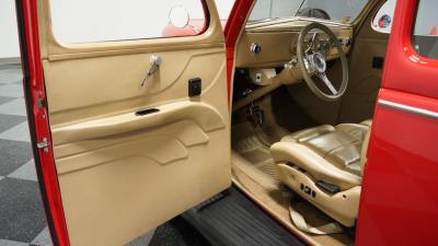 1939 Ford Deluxe Restomod