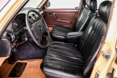 1979 Mercedes - Benz 200-serie