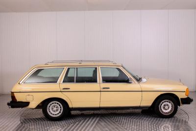 1979 Mercedes - Benz 200-serie