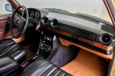 1979 Mercedes - Benz 200-serie